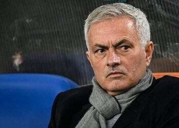 Jose Mourinho’dan Lyon maçı sonrası hakem isyanı!