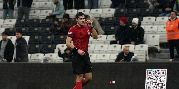 Mehmet Türkmen VAR’da izledi penaltıyı vermedi! İşte o pozisyon