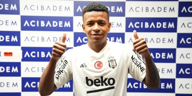 Beşiktaş’ın yeni transferi Keny Arroyo sağlık kontrolünden geçti
