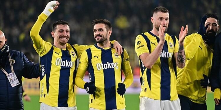 Fenerbahçe tur için sahaya çıkıyor