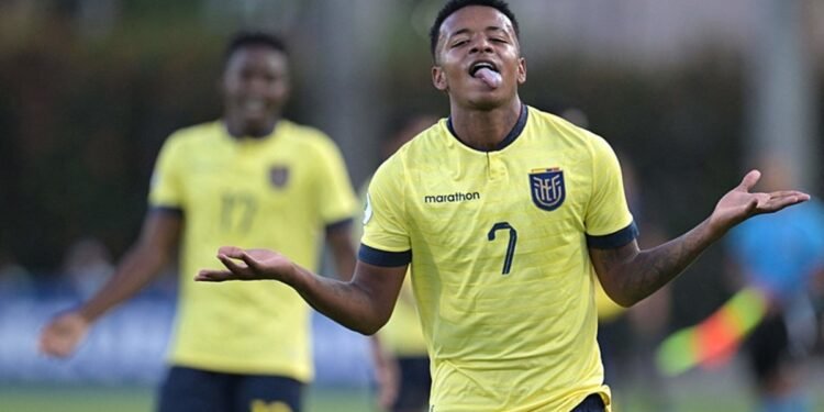 Keny Arroyo coşturur