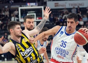 Anadolu Efes 81-82 Fenerbahçe Beko (MAÇ SONUCU ÖZET)