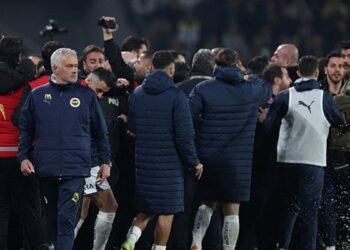 FENERBAHÇE HABERİ | Jose Mourinho ceza alacak mı? Yönetmelik ne diyor?