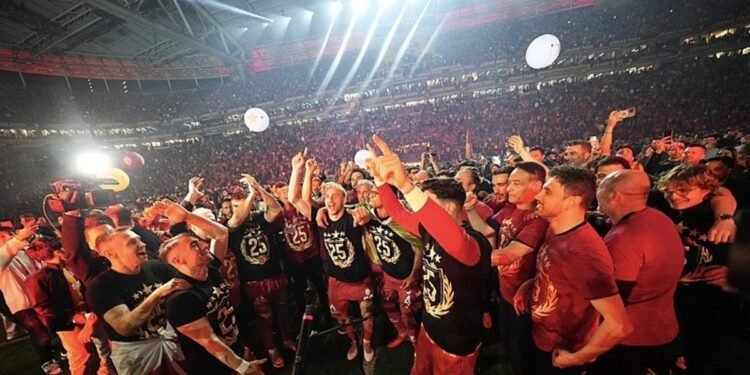 Galatasaray 5. yıldızı formasına takmaya hak kazanan ilk Türk takımı oldu