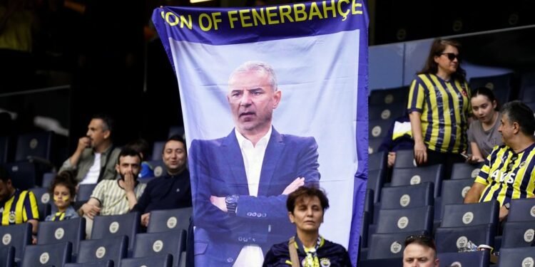 Kadıköy’de İsmail Kartal krizi! Güvenlik güçleri müdahale etti