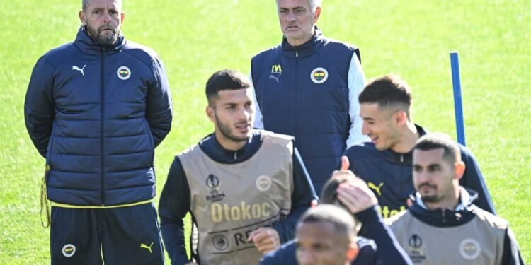 Fenerbahçe’nin yeni sezon hazırlık programı belli oldu! Fenerbahçe hazırlık maçları ne zaman? Hangi takımlarla oynayacak? FB maç takvimi
