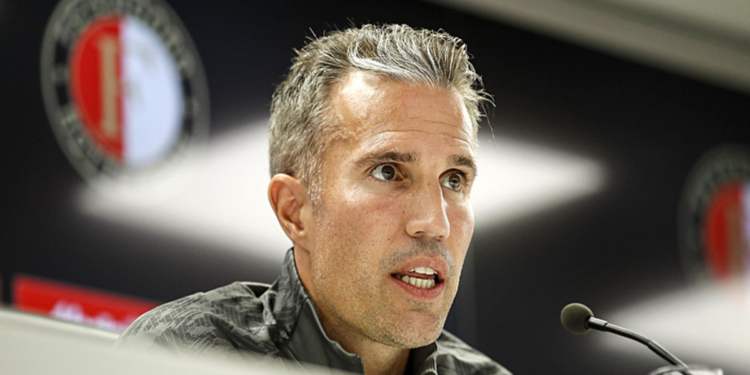 Robin van Persie: Bir tarafım Fenerbahçe’yle eşleşmeyi umuyordu