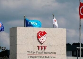 Fenerbahçe-Trabzonspor derbisinin saati değişti!