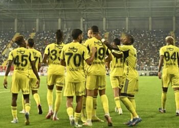 Geleni-gideni dikkat çekti