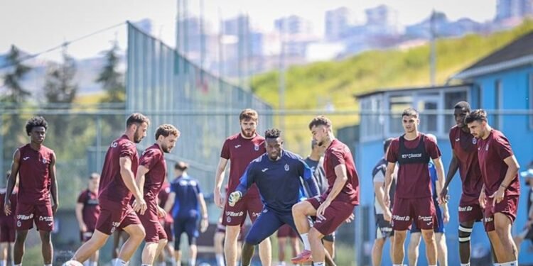 Kadrosuna 8 futbolcu kattı