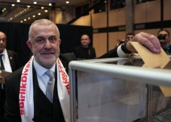 Ahmet Ürkmezgil Beşiktaş’ın yeni divan başkanı seçildi!