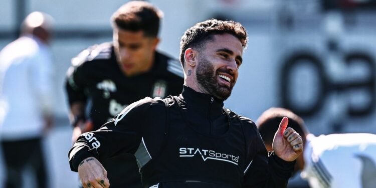 Beşiktaş’a derbi öncesi müjde! Rafa Silva takıma döndü