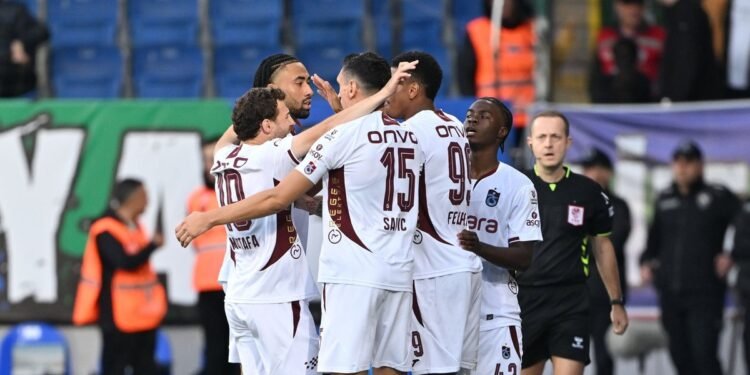 Çaykur Rizespor 1-2 Trabzonspor (MAÇ SONUCU ÖZET) | Karadeniz derbisinde kazanan Fırtına!