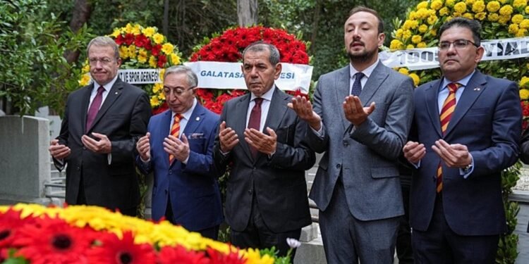 Galatasaray’da Ali Sami Yen’in mezarı ziyareti edildi