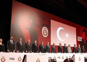 Galatasaray’da Dursun Özbek ve yönetimi ibra edildi
