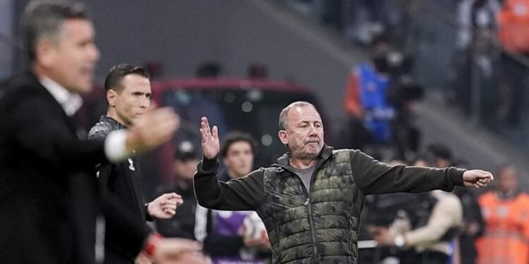 Beşiktaş’tan ayrılık kararı! Jurasek’a yol göründü