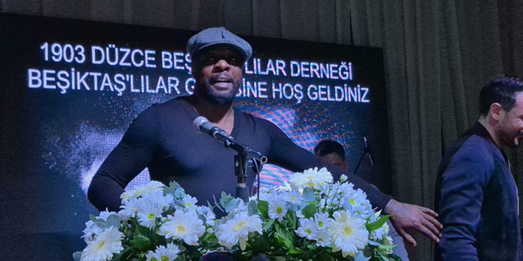 Eski yıldızlar taraftarla buluştu