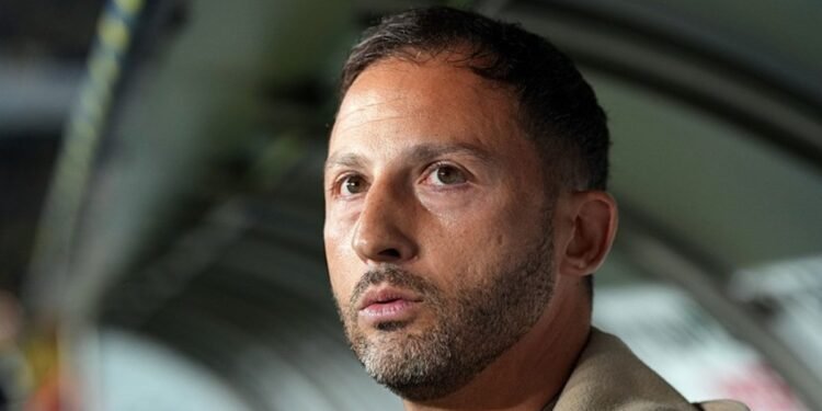 FENERBAHÇE HABERİ – Tedesco’nun hedefi Türkçe öğrenmek! Yedinci dile başladı