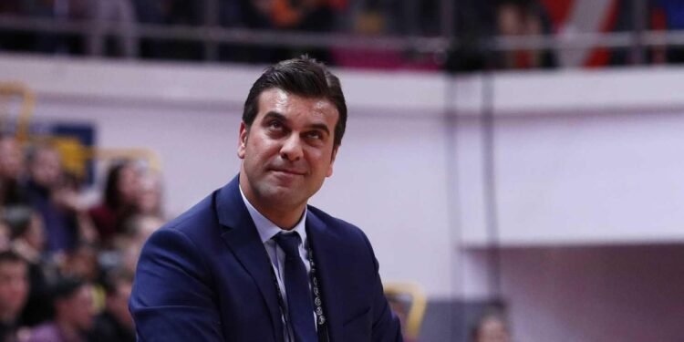 Galatasaray Çağdaş Faktoring’in yeni başantrenörü Fırat Okul oldu