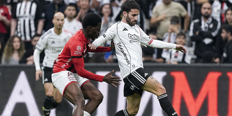 Rafa Silva idmanda yok