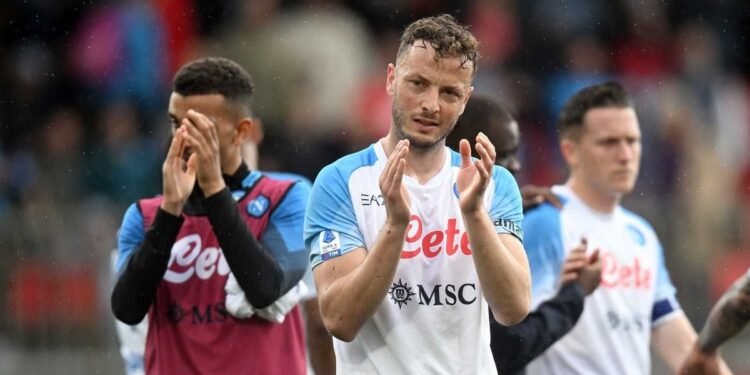 TRANSFER HABERİ – Fenerbahçe ve Beşiktaş Napoli’li yıldızın peşinde! İtalya’dan flaş iddia