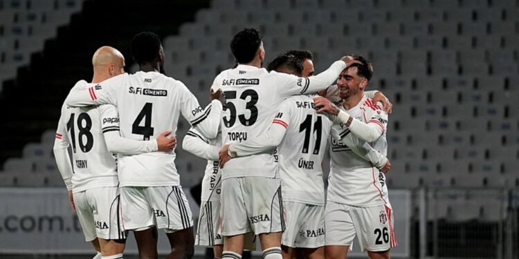 Usta yazardan Beşiktaş yorumu! “Santrforsuz oynamayı denemek…”