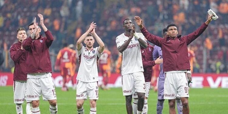 Yıkım ekibi iş başında