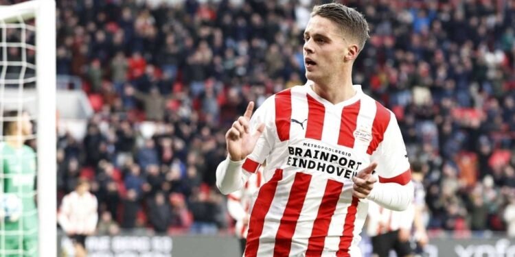 Dünyaca ünlü gazeteci müjdeyi verdi: Fenerbahçe transferi bitirdi!