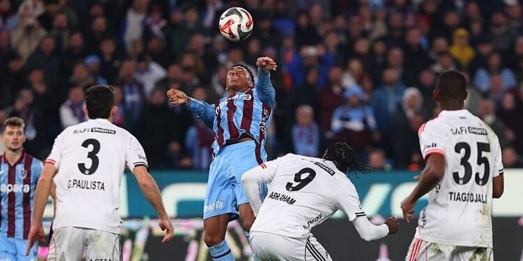 Evinde bileği bükülmüyor