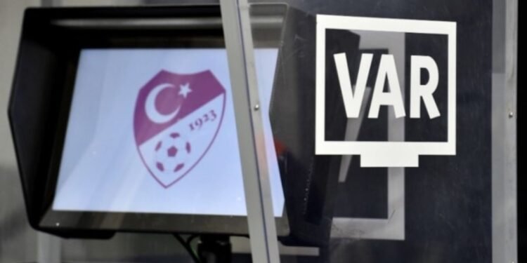 Fenerbahçe-Galatasaray derbisinin VAR hakemi açıklandı!