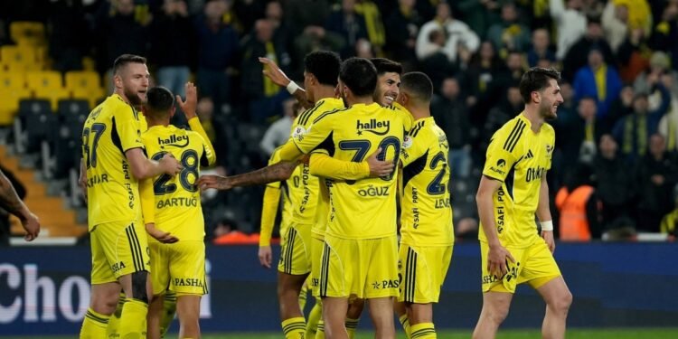 Fenerbahçe ilk yarıyı galibiyetle kapatmak istiyor! İşte Domenico Tedesco’nun İkas Eyüpspor maçı muhtemel 11’i