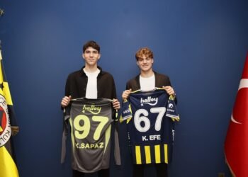 Fenerbahçe’de Kamil Efe Üregen ve Kuzey Sapaz ile profesyonel sözleşme imzalandı