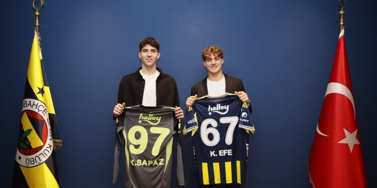 Fenerbahçe’de Kamil Efe Üregen ve Kuzey Sapaz ile profesyonel sözleşme imzalandı