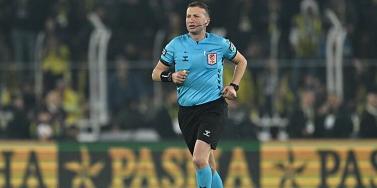 G.Saray’dan hakem tepkisi: Ortada bir tiyatro oynanıyor!