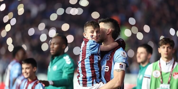 Trabzonspor minik Yusuf’un hayalini gerçekleştirdi