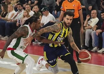Fenerbahçe Beko deplasmanda Karşıyaka’yı yendi! (İŞTE MAÇIN ÖZETİ)