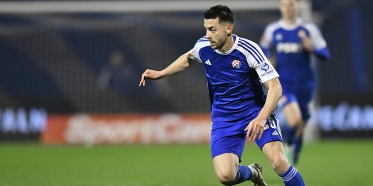 Fenerbahçe’nin yeni transferi Livakovic’ten: Arbër Hoxha!