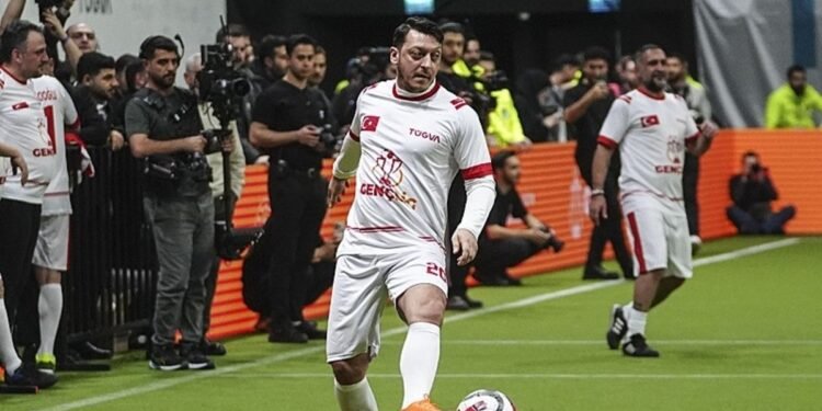 Mesut Özil’den Fenerbahçe’nin yeni transferi Matteo Guendouzi için dikkat çeken sözler!