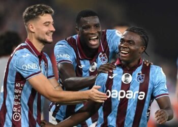 Müthiş üçlü 13 takımı geçti