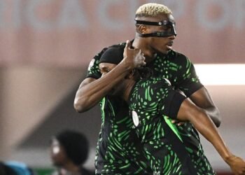 Osimhen’den flaş transfer açıklaması! “İkisini de ikna etmeye çalışıyorum”