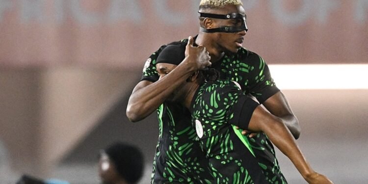 Osimhen’den flaş transfer açıklaması! “İkisini de ikna etmeye çalışıyorum”