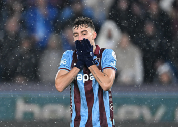 3 oyuncu kart sınırında