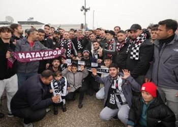 Beşiktaş Başkanı Serdal Adalı Hatay’da depremzedeleri ziyaret etti