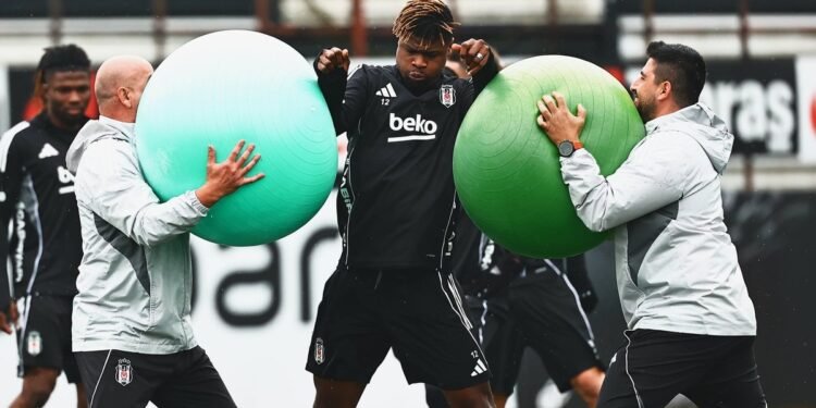 Beşiktaş’ta RAMS Başakşehir maçı hazırlıkları sürüyor!