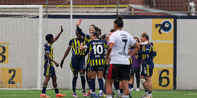 Derbide kazanan Fenerbahçe ArsaVev!