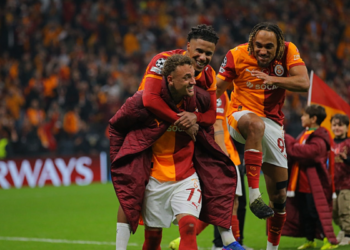 Devlerin kabusu Aslan