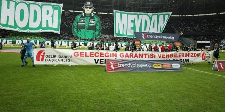 Dumanlı’ya saygı duruşu