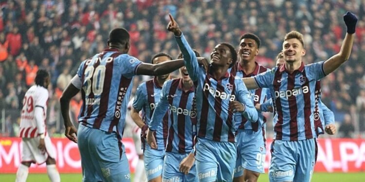 Evinde bileği bükülmüyor