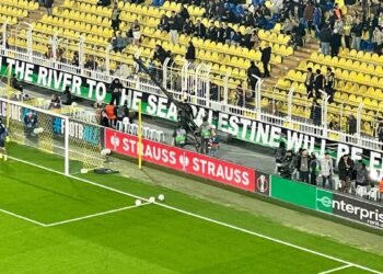 Fenerbahçe tribünlerinden Filistin’e destek!