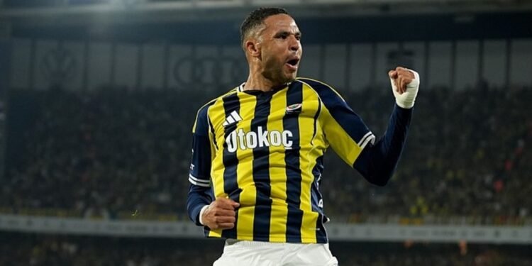 Fenerbahçe’den ayrılan Youssef En-Nesyri’yi Al-Ittihad taraftarları çiçeklerle karşıladı!